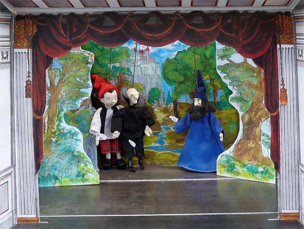 Marionetten-Theater spielen - und für die Realität halten? 